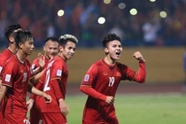 Tuyển Việt Nam: Phải chia lửa, “giải cứu” Quang Hải...