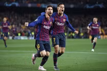 Messi chói sáng, Barca tiễn MU rời Champions League