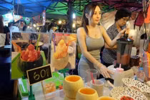 Quán ăn, hàng nước kiếm bội nhờ chủ là trai xinh gái đẹp 