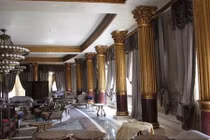 Đột nhập cung điện dát vàng của thủ lĩnh IS