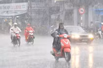 Ảnh hưởng bão số 1, cảnh báo mưa lớn, gió lốc mạnh ở HN