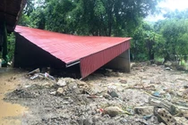  Phút tuyệt vọng nghe vợ con kêu cứu trong dòng lũ quét ầm ầm như sấm