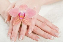 Bí quyết chăm sóc đôi tay mềm mại trong suốt mùa lạnh