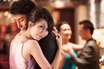 "Bán tình" cho bà chủ hồi xuân, trai đẹp nhận kết đắng 