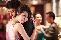 "Bán tình" cho bà chủ hồi xuân, trai đẹp nhận kết đắng 