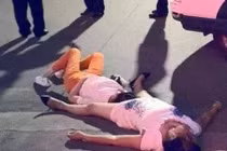 Hy hữu: Hai phụ nữ cãi nhau 8 tiếng đến sùi bọt mép