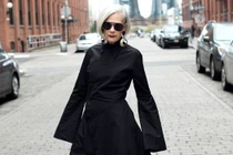 Phong cách thời trang cực ngầu của cụ bà U70 khiến giới trẻ “ngả mũ“