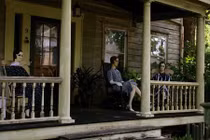 Lạnh gáy cảnh ngôi nhà trấn yểm bằng loạt hình nhân