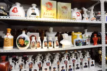 Đại gia suốt 3 thập kỷ sưu tập chai đựng rượu độc lạ