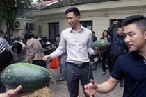 Thấy gì từ nông sản ùn ứ, Bộ Công thương bán dưa?