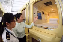 Bên trong khách sạn con nhộng tại sân bay Trung Quốc