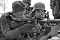 Loạt vũ khí kỳ quái để chống phát xít Đức