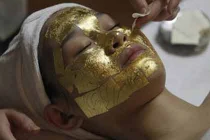 Báo Tây choáng với thú ăn chơi "tẹt ga" của đại gia Việt