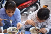 Quán bún bò 1.000 đồng giữa Hà Nội