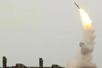 Ukraine tuyên bố bắn hạ 47 tên lửa Nga, Canada gửi xe tăng cho Kiev