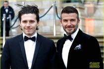 Danh thủ David Beckham và con trai diện trang phục ton sur ton chất lừ