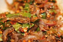 Món ăn kinh dị của Thái Lan, thực khách vừa ăn vừa run