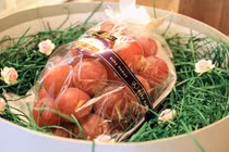 Nho 11 triệu/chùm, dưa hấu 4 triệu/quả vẫn hút nhà giàu Việt