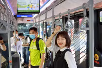 Cận cảnh bên trong tuyến xe buýt điện đầu tiên tại TP.HCM