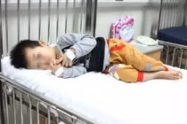 Cảnh báo những trường hợp trẻ nhỏ uống nhầm thuốc đáng sợ gần đây 