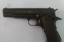 Tạm giữ nghi phạm dùng súng bắn đạn vào xe chở học sinh