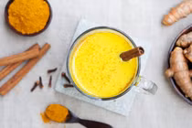 Uống tinh bột nghệ hàng ngày, tốt hay không tốt?