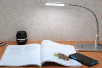 Mua đèn bàn loại nào đẹp và tốt cho mắt?