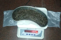 Khiếp đảm người đàn ông nuốt hơn 600 chiếc đinh 5 phân vào bụng