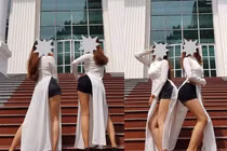 Thảm họa thời trang khi mỹ nhân Việt diện áo dài phản cảm