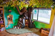 Ông bố biến phòng ngủ con gái thành nhà cây cổ tích