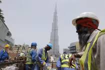 Sự thật gây sốc sau công trình Dubai tráng lệ