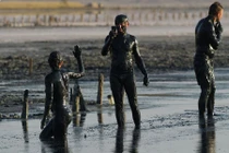 Tận mục hồ tắm bùn chữa bệnh nổi tiếng ở Crimea