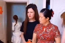 Cô dâu tát em chồng trong hôn lễ, phản ứng của mẹ chồng gây sốc