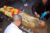 Cận cảnh thi thể hòa thượng chôn 26 năm không phân hủy 