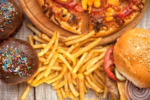 Điểm mặt thức ăn vặt của mẹ bầu gây tổn hại cho sức khỏe của bé 