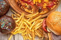 Điểm mặt thức ăn vặt của mẹ bầu gây tổn hại cho sức khỏe của bé 