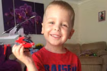 Bộ ảnh cậu bé đáng yêu chỉ còn 1 năm sống