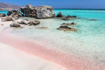 Chiêm ngưỡng những bãi biển có màu cát đẹp nhất thế giới