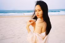 Nữ chính xinh đẹp trong “Mắt Biếc” ăn mặc gợi cảm ra sao?