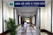 Con đóng cửa trong phòng cả ngày, mẹ chết lặng phát hiện điều khó tin