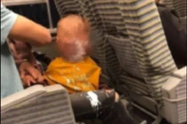 Con trai làm đổ sữa, câu nói của ông bố khiến mọi người khó chấp nhận