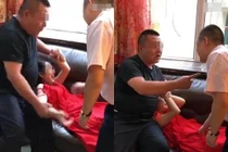 Cô dâu khóc nức nở vì bị chú rể sàm sỡ trước lễ cưới