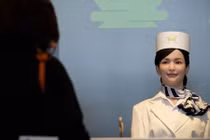 Dịch vụ bên trong khách sạn robot đầu tiên vừa mở cửa