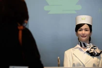 Dịch vụ bên trong khách sạn robot đầu tiên vừa mở cửa