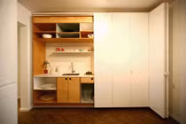 Cách giấu căn bếp bừa bộn trong nhà chật hẹp