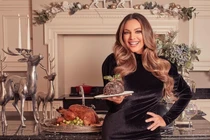 Ngắm sao ngoại lên đồ Giáng sinh cực nóng bỏng và quyến rũ