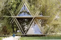 Điều bí ẩn ở khách sạn tre “có 1-0-2” 