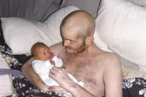 Cảm động: Tình cha con của người lính ung thư