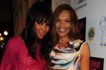 Mẹ siêu mẫu từ chối tái tạo ngực hậu phẫu ung thư