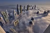 Kỳ thú hình ảnh nhà chọc trời Dubai xuyên thủng mây